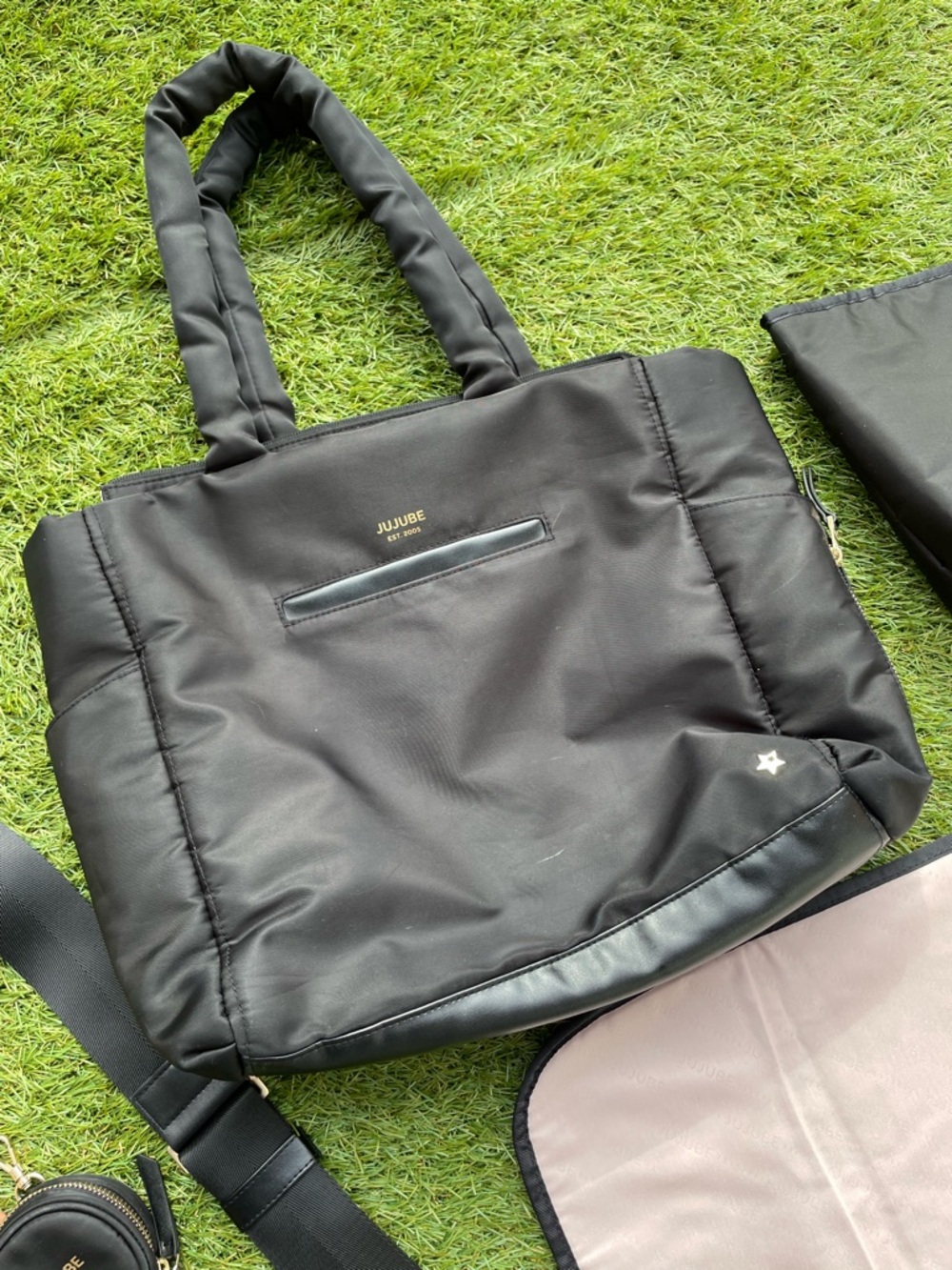 JuJuBe Utility Strap Tote Diaper Bag Black and Paci Pod EUC - Picture 6 of 14